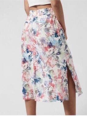 ATHLETA Savannah Midi Skirt M Floral Watercolor Stretch Zip Pockets Travel Comfy